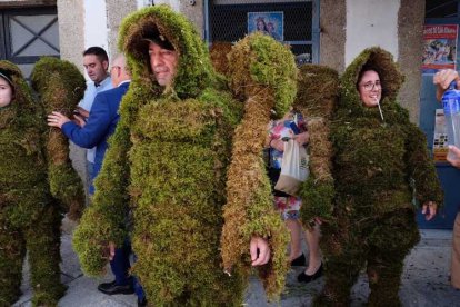 Béjar celebra la festividad del Corpus Christi con la tradicional procesión de los Hombres de Musgo.