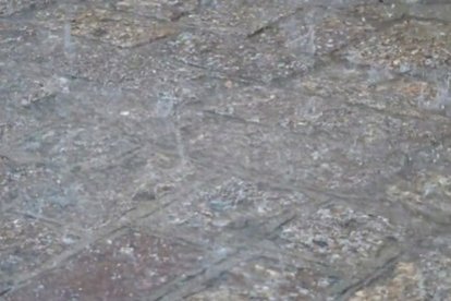 Una fuerte granizada destroza las lunas de una decena de vehículos en Osorno (Palencia).

El Servicio de Emergencias de Castilla y León 112 ha recibido casi una veintena de llamadas por una fuerte granizada que ha reventado las lunas de más de una decena de vehículos que circulaban por las carreteras de la localidad palentina de Osorno.

ESPAÑA EUROPA CASTILLA Y LEÓN SOCIEDAD
112 DE CYL
