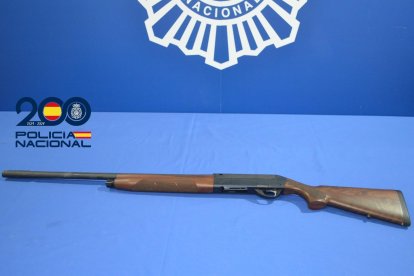 Arma que portaba el detenido y con la que amenazó a los agentes de Policía