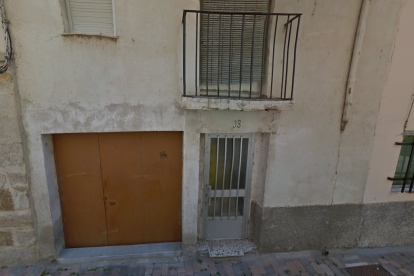 Número 13 de la calle Mompayo, vivienda donde tuvo lugar el incendio