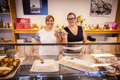 Verónica y Leticia, Pastisoria.