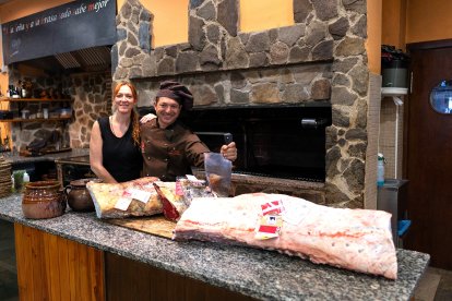 David Ramos y Sonia Escribano en el asador de los Canteros en Mingorría.