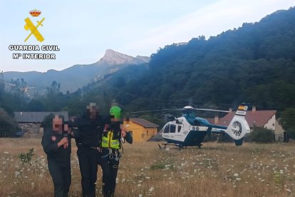 Imagen del rescate del montañero en Posada de Valdeón