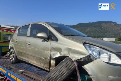 Estado del coche tras el accidente que provocó el joven de 15 años.