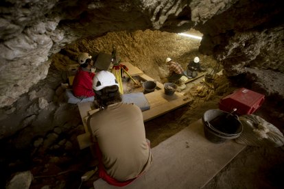 Descubren restos con marcas de canibalismo en Atapuerca.