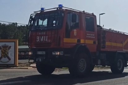 Unidades de la UME de camino al incendio de San Bartolomé en Ávila.