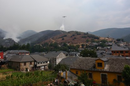 Incendio en Colinas del Campo de Martín Moro Toledano perteneciente al municipio de Igüeña (León)