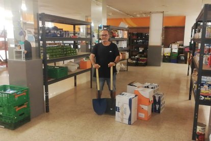 Miembros de colectivos sociales valencianos recogen ropa ignífuga y enseres para afectados de incendios de El Bierzo

Dos integrantes de colectivos sociales valencianos han organizado una recogida de comida para animales, ropa ignífuga y diferentes enseres para damnificados por los incendios de El Bierzo (León), a donde enviarán un camión con todo el material.

SOCIEDAD 
CEDIDA GASTÓN ARIEL RIVERO