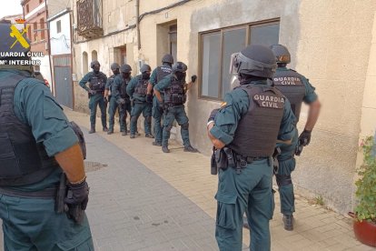 La Guardia Civil detiene a los seis implicados en la agresión múltiple en Roa de Duero.