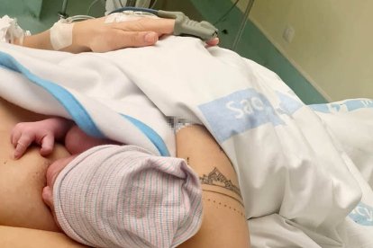 Imagen de archivo de un bebé recién nacido.