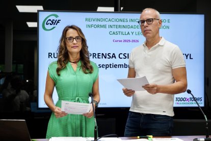 La presidenta del sector de Educación de CSIF Castilla y León, Isabel Madruga, y el secretario de negociación del sector de Educación, Mariano González
