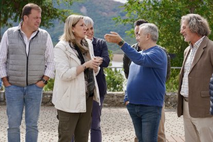 La vicepresidenta de la Junta y consejera de Familia e Igualdad de Oportunidades, Isabel Blanco, se reúne en Riaño con alcaldes del entorno de Picos de Europa
