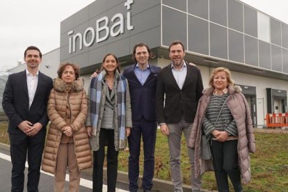 Visita de Óscar Puente y la entonces ministra Reyes Maroto a Inobat en Bratislava por el proyecto de Inobat