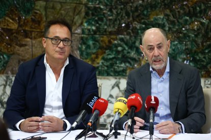 José Luis Domínguez, director general de la cooperativa, y Jesús Posadas, presidente de ACOR