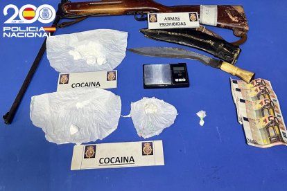 Material intervenido por la Policía Nacional en Burgos