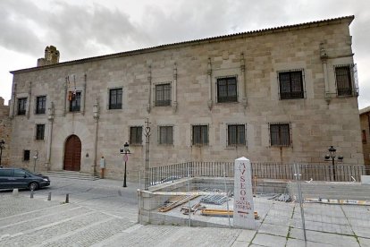 Fachada de la Audiencia provincial de Ávila.