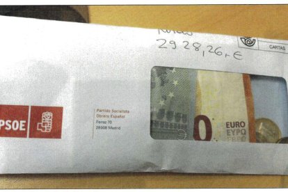 Auto Ábalos. foto sobre. Koldo mensajes.