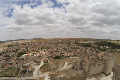 Visita aérea de la villa con el castillo del s.XV, propiedad del duque de Lerma