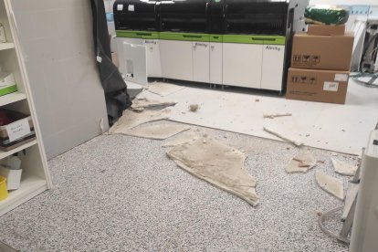 Desprendimiento del techo del Laboratotio del Hospital de Ávila