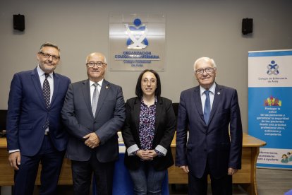 El presidente del Consejo General de Enfermería de España, Florentino Pérez Raya, acompañado de Enrique Ruiz Forner, presidente del Consejo de Enfermería de Castilla y León asisten al acto de toma de posesión de la nueva presidenta del Colegio de Enfermería de Ávila, Jenifer Marcos Sierra. Además, en el transcurso del acto se procederá a la entrega de las credenciales a la nueva Junta de Gobierno.