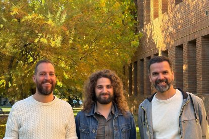Diego Rebaque, Asier Largo-Gosens y Hugo Mélida, investigadores del grupo FISIOVEGEN de la ULE