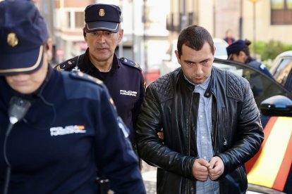 La Audiencia Provincial de León acoge la primera sesión del juicio contra A.R.T.S., al que se le acusa de los delitos de asesinato y amenazas en el ámbito familiar por presuntamente haber matado a su madre durante la navidad de 2022