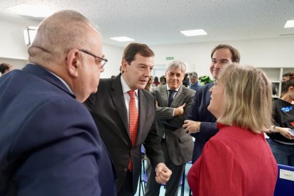 El presidente de la Junta, Alfonso Fernández Mañueco, visita la Unidad de Afrontamiento Activo del Dolor Crónico del Centro de Salud El Ejido de la capital leonesa.