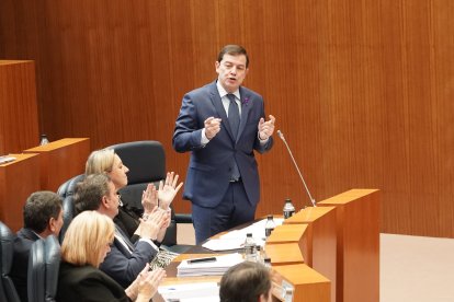El presidente de la Junta, Alfonso Fernández Mañueco, durante el pleno de las Cortes