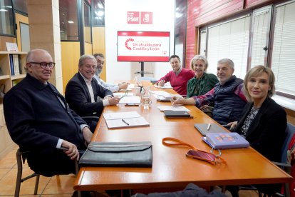 La secretaria de Vivienda del PSOE de Castilla y León, Ana Casado, tras la reunión con la Confederación Nacional de la Construcción (CNC).
