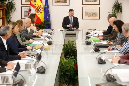 El presidente de la Junta de Castilla y León, Alfonso Fernández Mañueco, mantiene un encuentro con las organizaciones profesionales agrarias de la Comunidad.