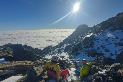 Rescate de un montañero en el Cuchillar de las Navajas en Candeleda (Ávila).