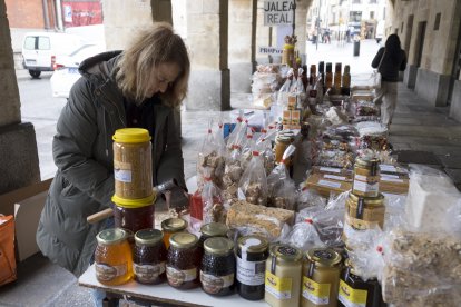 Las turroneras de La Alberca en los soportales de la Plaza Mayor de Salamanca