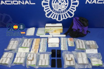 Droga y dinero incautados en la operación de la Policía Nacional