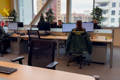 Varios agentes de la Guardia Civil