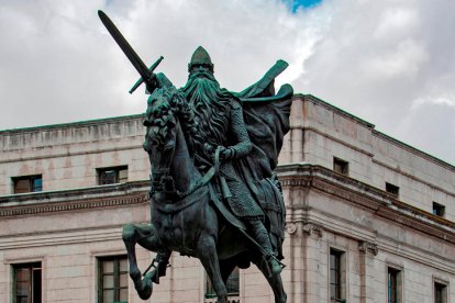 n estas rutas tendremos la oportunidad de visitar los escenarios de la historia y conocer la gran riqueza cultural de Castilla y León a través de sus Conjuntos Históricos