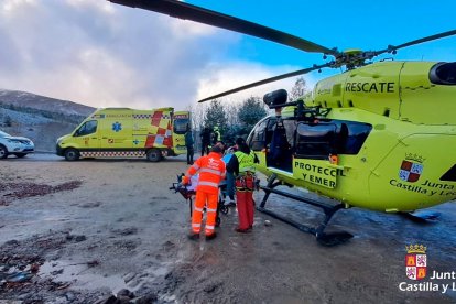 Rescate de una montañera herida en Pineda de la Sierra