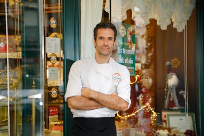 Sergio González dueño de la Confitería Conrado en La Bañeza en León