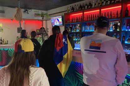 La comunidad venezolana de León recibe con alegría las noticias de Venezuela