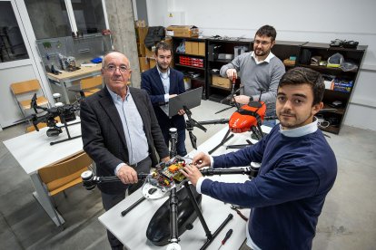 Equipo del laboratorio de drones de la UBU.