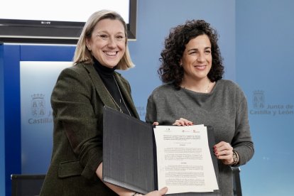 La vicepresidenta de la Junta de Castilla y León y consejera de Familia e Igualdad de Oportunidades, Isabel Blanco, firma un protocolo de colaboración para el desarrollo de acciones conjuntas frente a la soledad y el aislamiento social con el Consejo de Colegios Profesionales de Farmacéuticos de Castilla y León (Concyl).