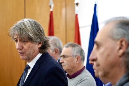 Carlos Martínez, en su comparecencia tras la reunión con las Opas.