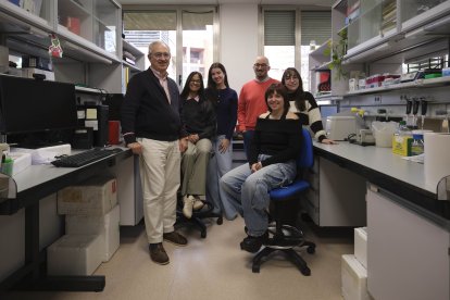 Javier de las Rivas junto con su grupo del CIC.