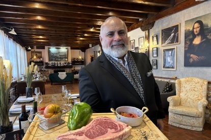 Morón Inició su carrera en América, especialmente en el Caribe, antes de trasladarse a España, donde estuvo trabajando cerca de 14 años en Barcelona