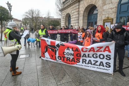 La Plataforma NAC se manifiesta para pedir el fin de la caza con galgos en Burgos