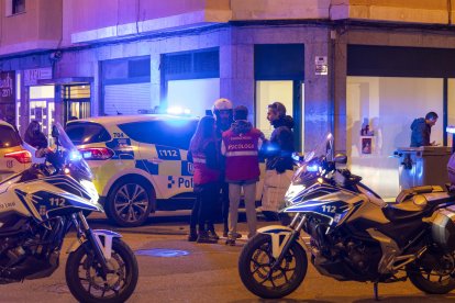 Fallece una niña al precipitarse por una ventana en la Calle Valencia