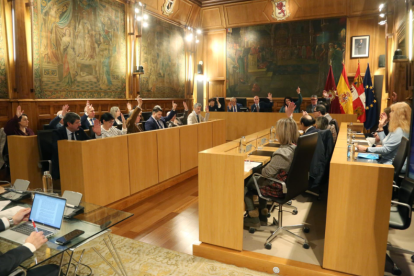 Imagen del pleno del Ayuntamiento de León celebrado este viernes.