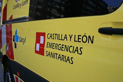 Imagen de una ambulancia de Sacyl