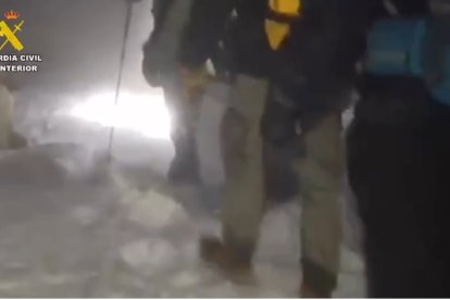 Rescatados tres montañeros con síntomas de hipotermia en la Sierra de Gredos.

La Guardia Civil ha rescatado este sábado a tres montañeros con síntomas de hipotermia en un refugio de la Sierra de Gredos, en concreto en el término municipal de Navalperal de Tormes, según ha informado el cuerpo en un comunicado recogido por Europa Press.

SOCIEDAD 
GUARDIA CIVIL