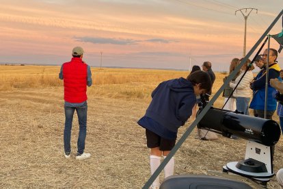 AstroParedes se prepara para el eclipse solar de agosto