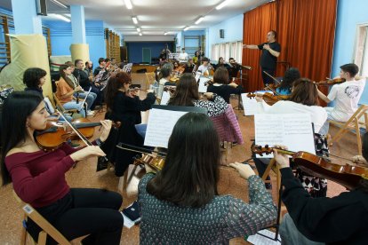 Ensayo de la Orquesta Sinfónica de Ponferrada dirigida por Manuel Alejandre